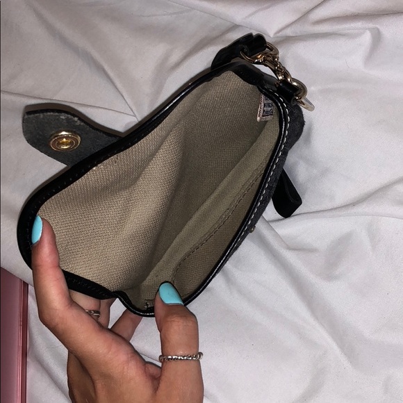 Dooney and Bourke wristlet - Picture 3 of 4